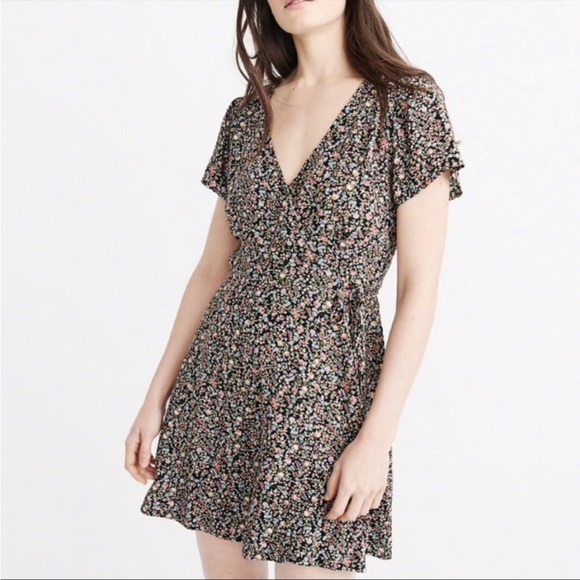 Abercrombie & Fitch Dresses & Skirts - Abercrombie & Fitch Women Short Sleeve Floral Wrap Mini Dress Size Large